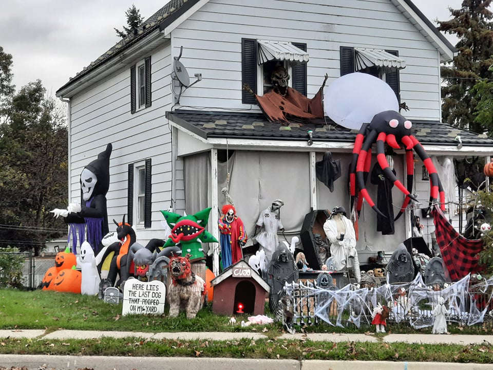 Two Ingersoll Homes Supporting Local Causes this Halloween 104.7 Heart FM