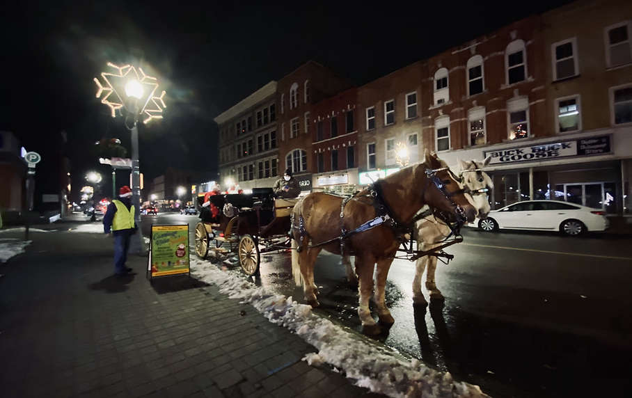 Christmas in the Square Returns to Woodstock 104.7 Heart FM