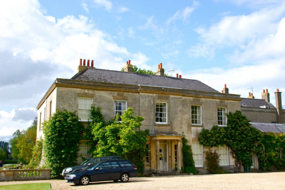 Vintage Vehicle show at Thame's Adwell Estate is tomorrow Bucks Radio