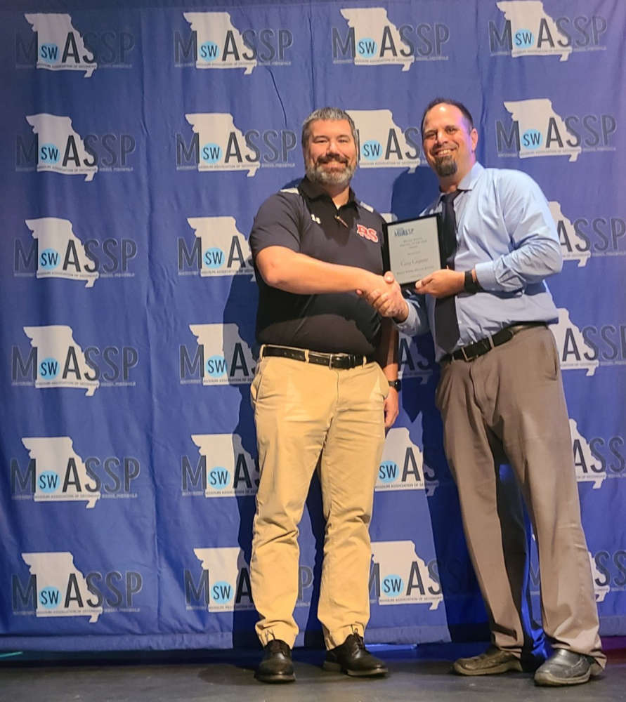 Reeds Spring Principal Earns Regional Award 98.1FM & AM1220 KCAX