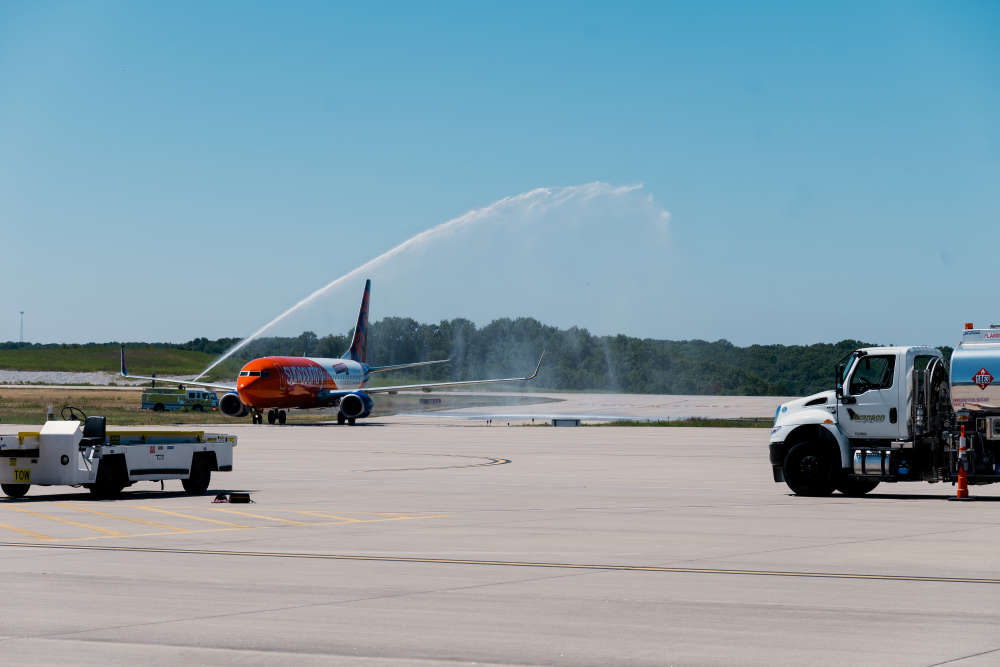 Sun Country Begins Service at Branson Airport KRZK 106.3