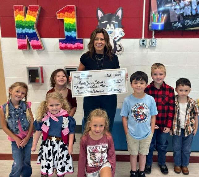 Reeds Spring Primary School Receives Hope Grant from Silver Dollar City