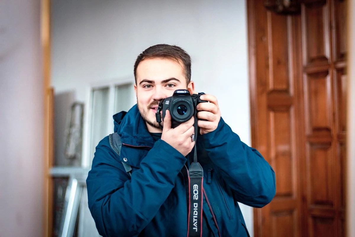 Is The Mirror Or Camera More Accurate? A Quick Overview