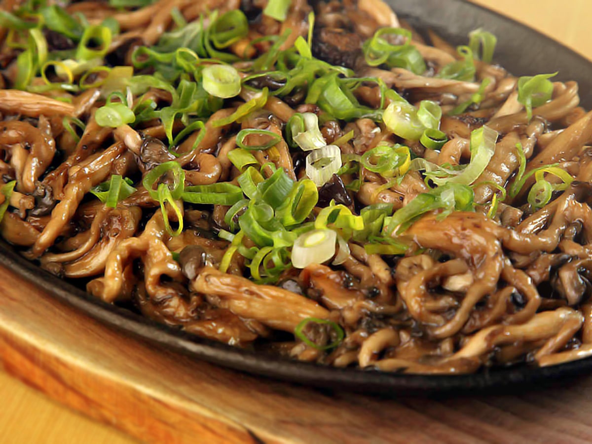 Receita de Shimeji dourado na manteiga com Shoyu Orgânico MN Própolis