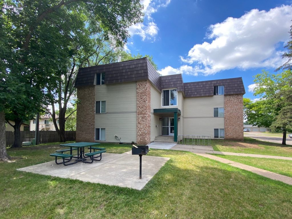 Rapid Court Apartments Live Smoke Free