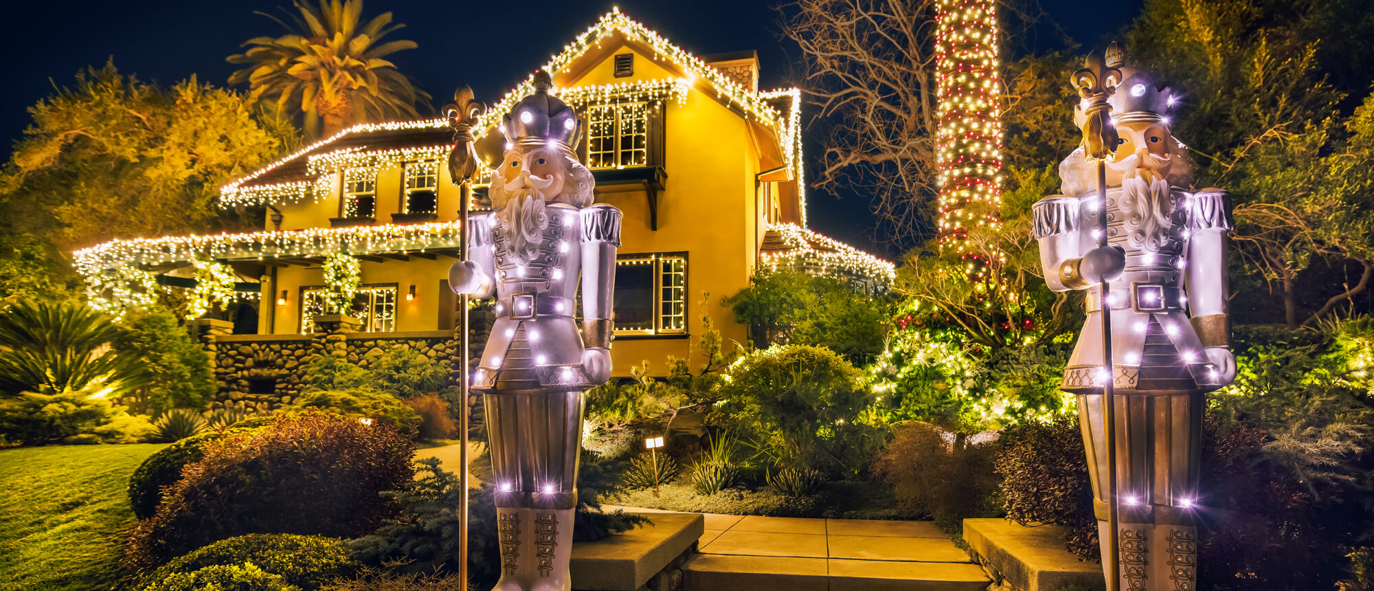 Classic Outdoor Christmas Decorations to Celebrate the Season Mobile