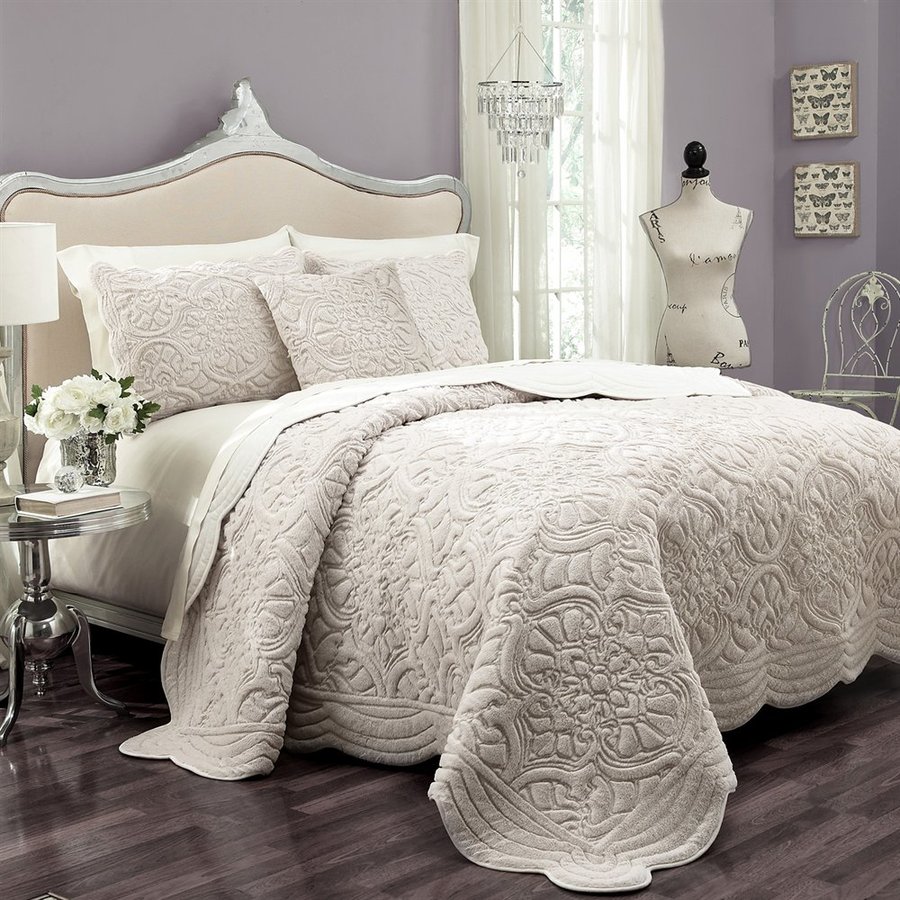 VUE SIGNATURE Charlotte Ivory King Bedspread in the Comforters