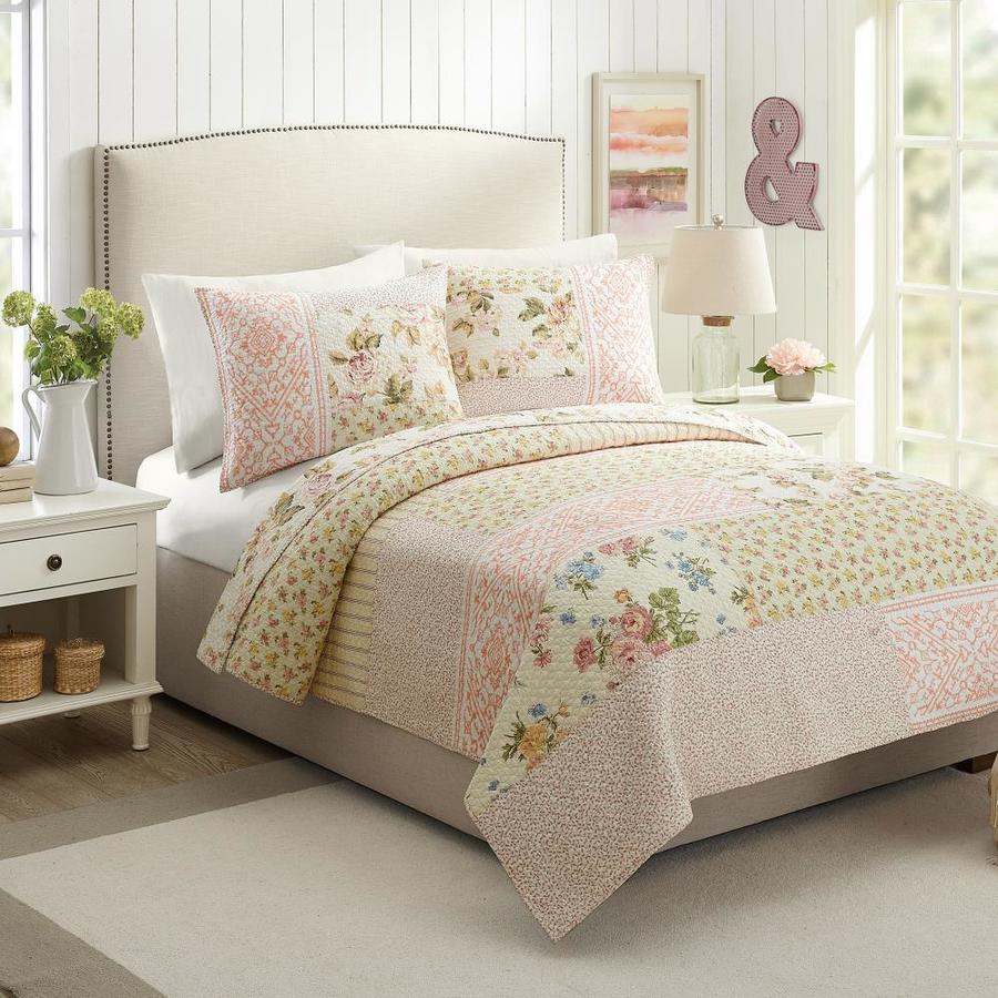 Mary Jane's Home Sweet Blooms Quilt King in the Bedding Sets
