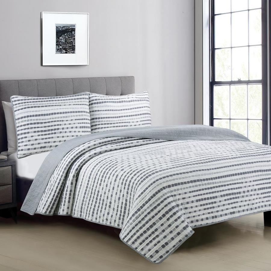 Estate Collection Nara 3Piece Grey and White King Quilt Set in the