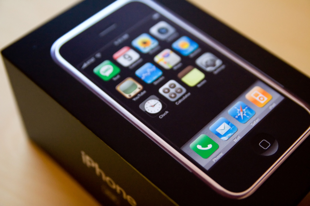 iPhoneのパッケージデザイン全8機種分を振り返る！