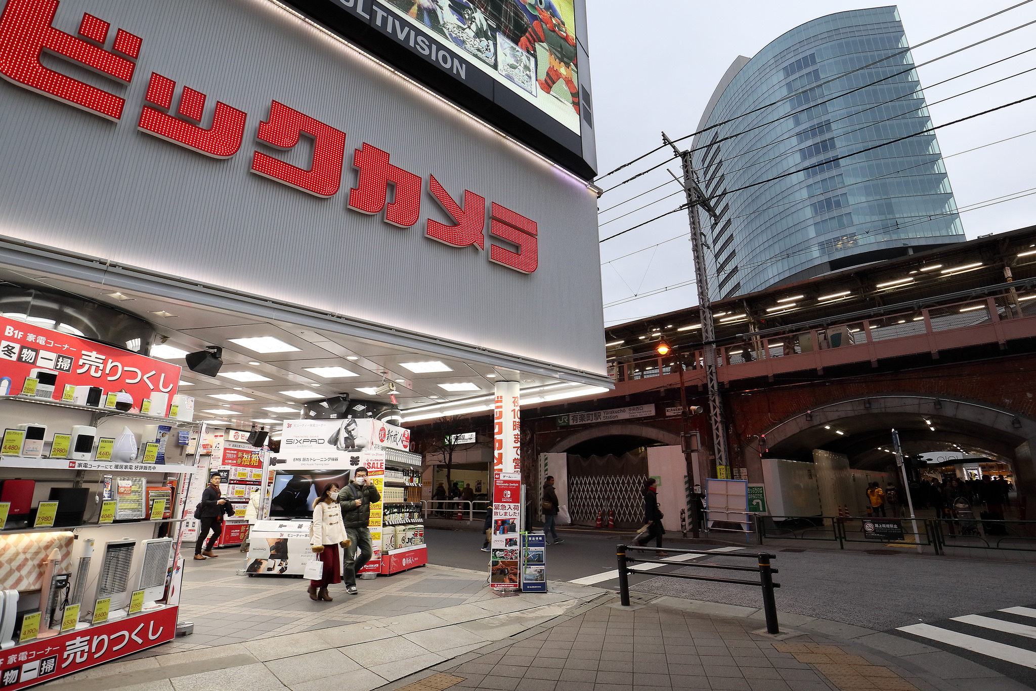 ドコモのスマホ決済「d払い」がビックカメラなどで利用可能に。3月は実質20オフ