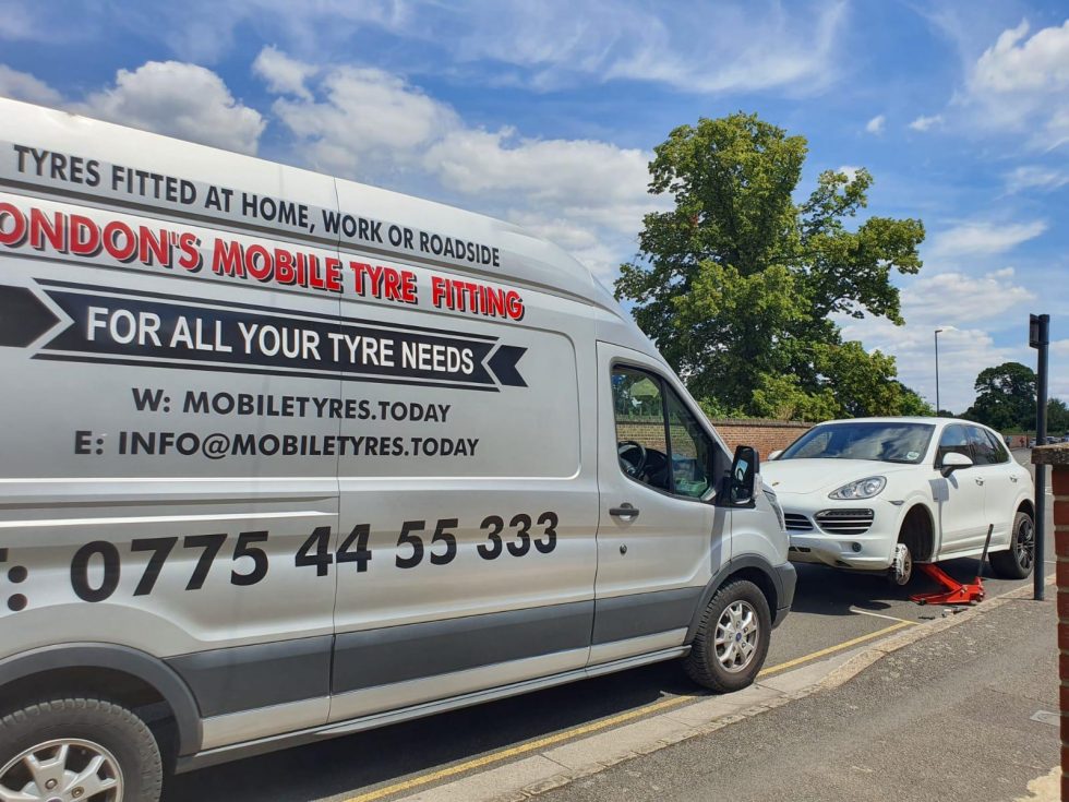 London's Mobile Tyres Emergency Tyre Fitting Home Roadside 24hrs