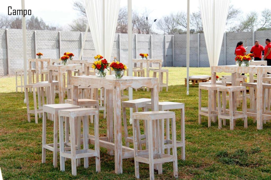 Alquiler de sillas y mesas en mexicali mesa makrana negra (solo mesa) $ 1,300 seleccionar mesa rustica con sombrilla ( sillas aparte ) Al tener una gama tan amplia de productos,. Mobiliario Vintage Alquiler de muebles para eventos Mobiliario