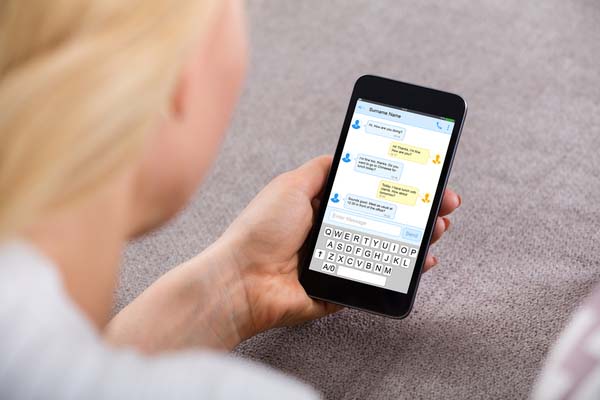 Top 5 Apps to Read Text Messages on Another Phone