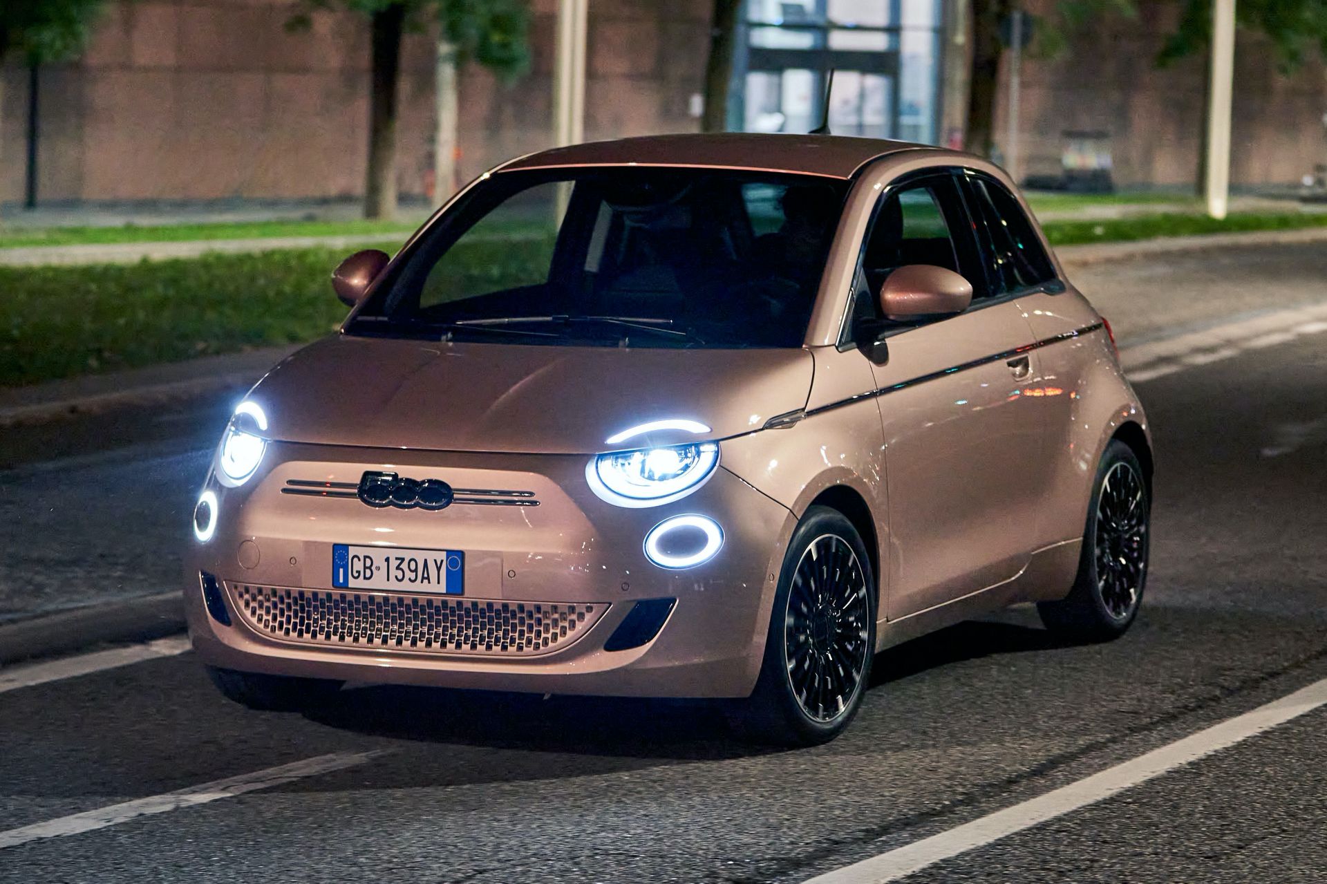 Fiat 500 électrique 2023 autonomie et prix de la citadine chic