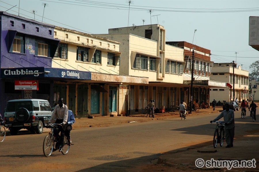 Space for Cycling in Uganda Planning a network of popup bike lanes in