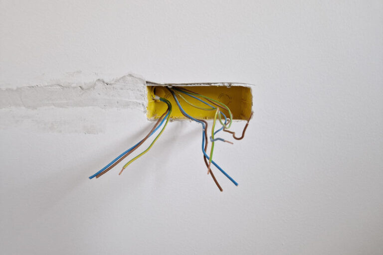 Here’s What Happens if You Connect Neutral to Ground Wire » ModeFab