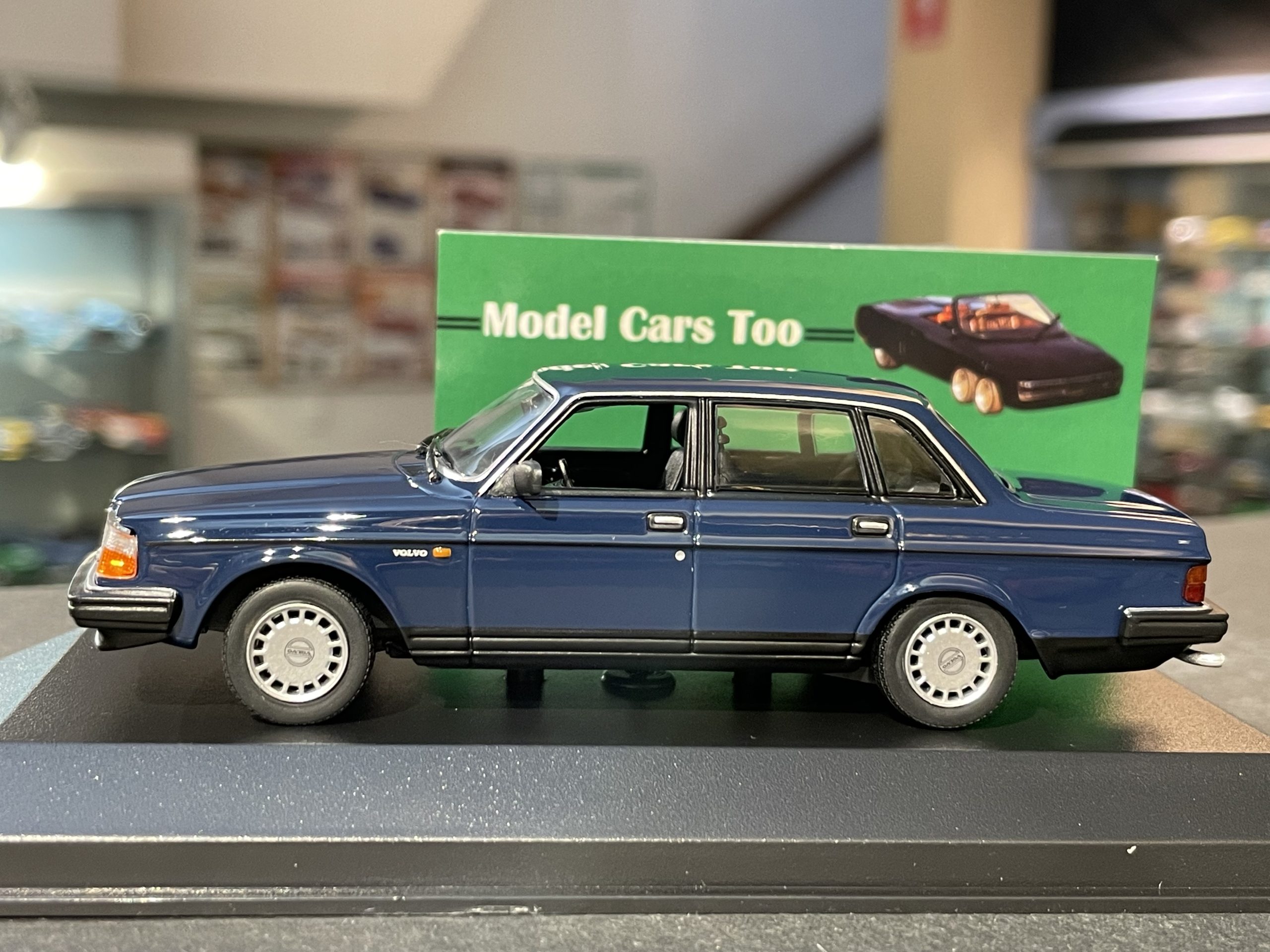 Volvo 240 GL, 143 Maxichamps Model Cars Too