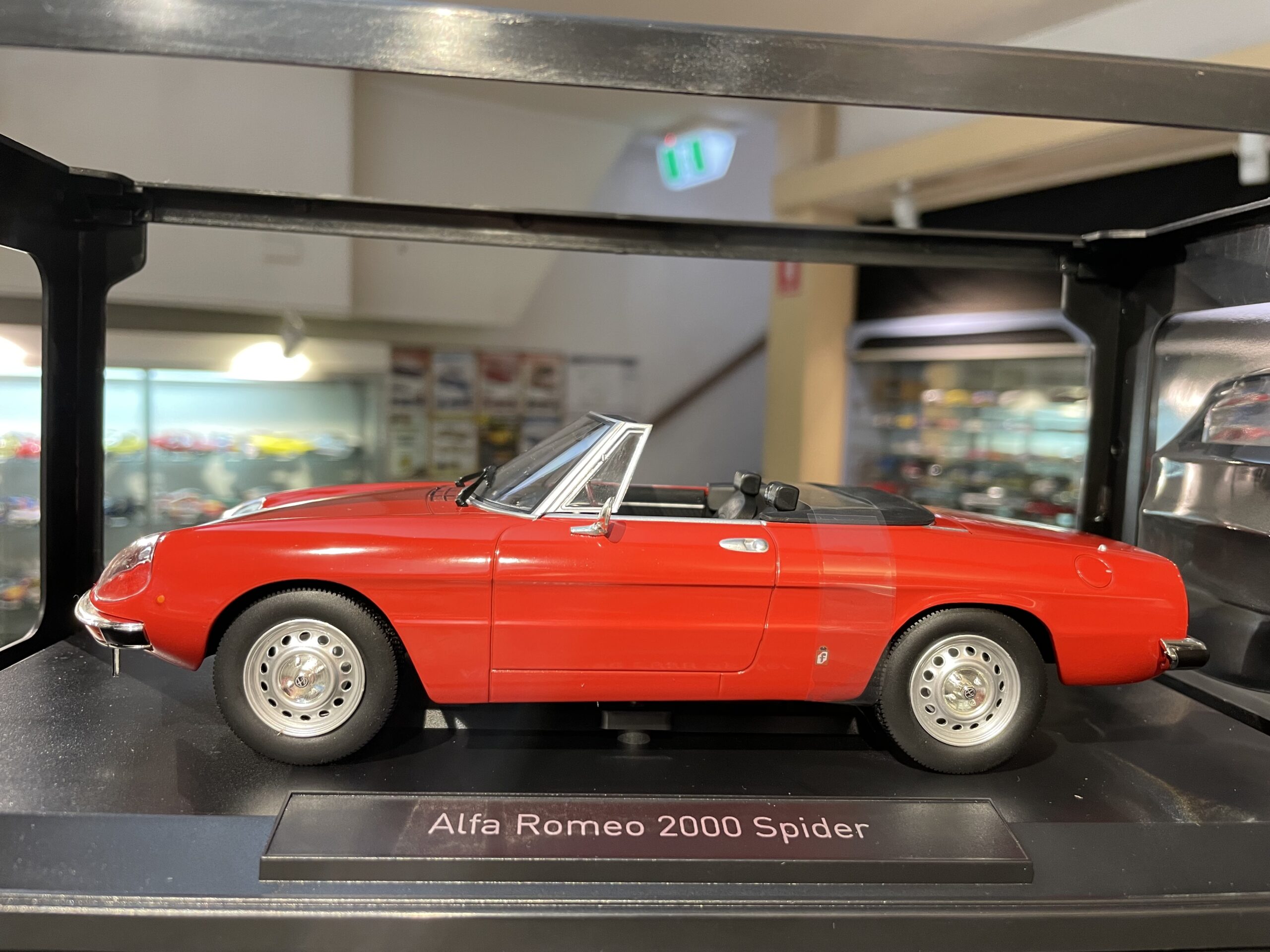 Alfa Romeo 2000 Spider, 118 Norev Model Cars Too