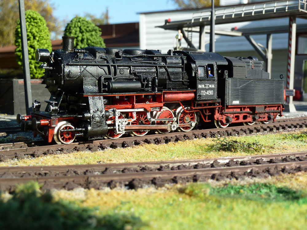 My TO490 model train, manufactured by OLD Piko kit in scale 187