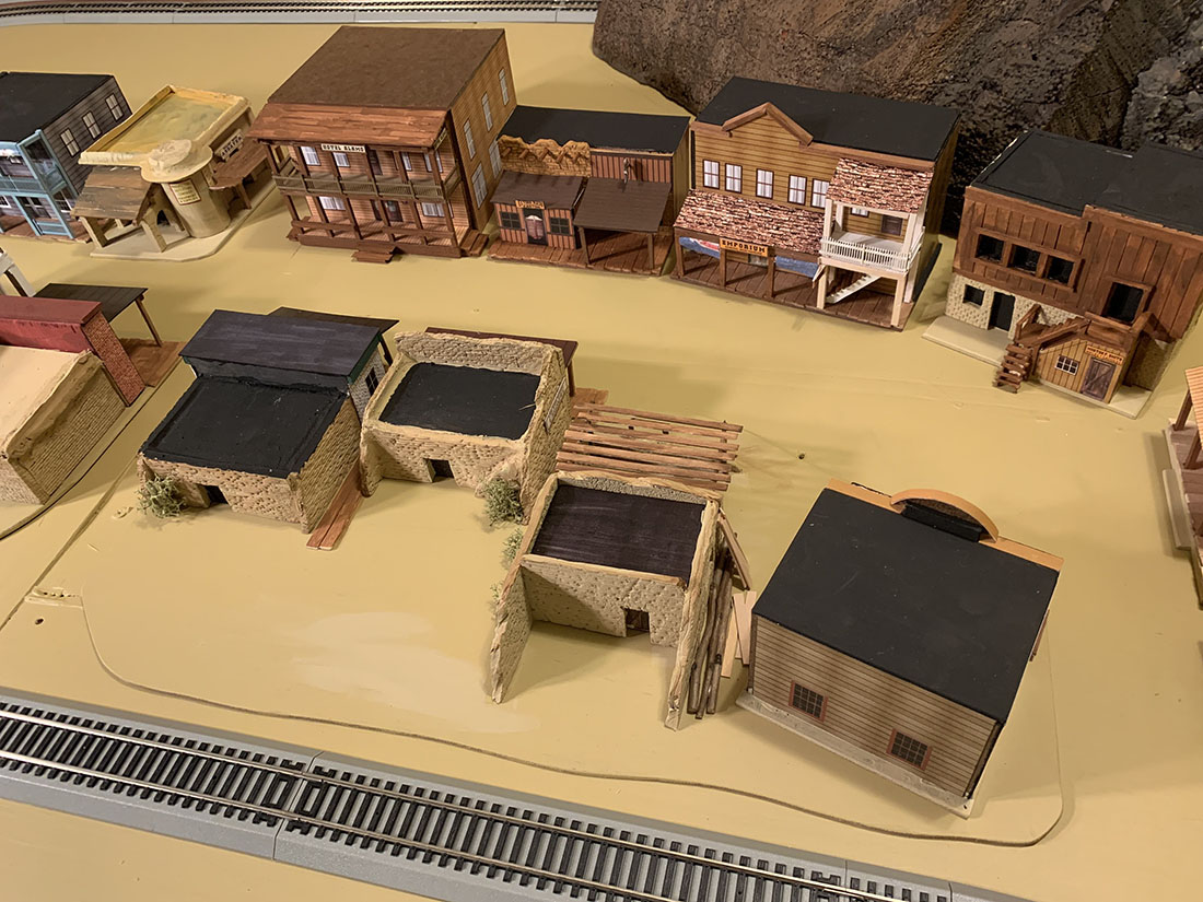 Mike's HO scale street scene Model railroad layouts plansModel railroad layouts plans