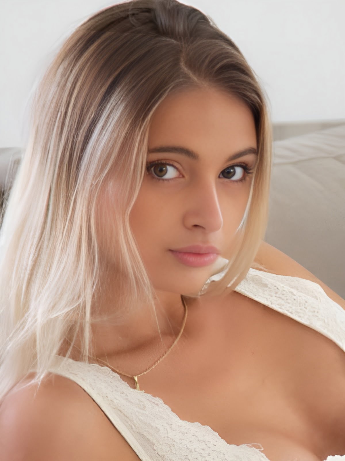 Rhonda (Model) Height, Weight, Wiki, Biography, Boyfriend, Age, Photos