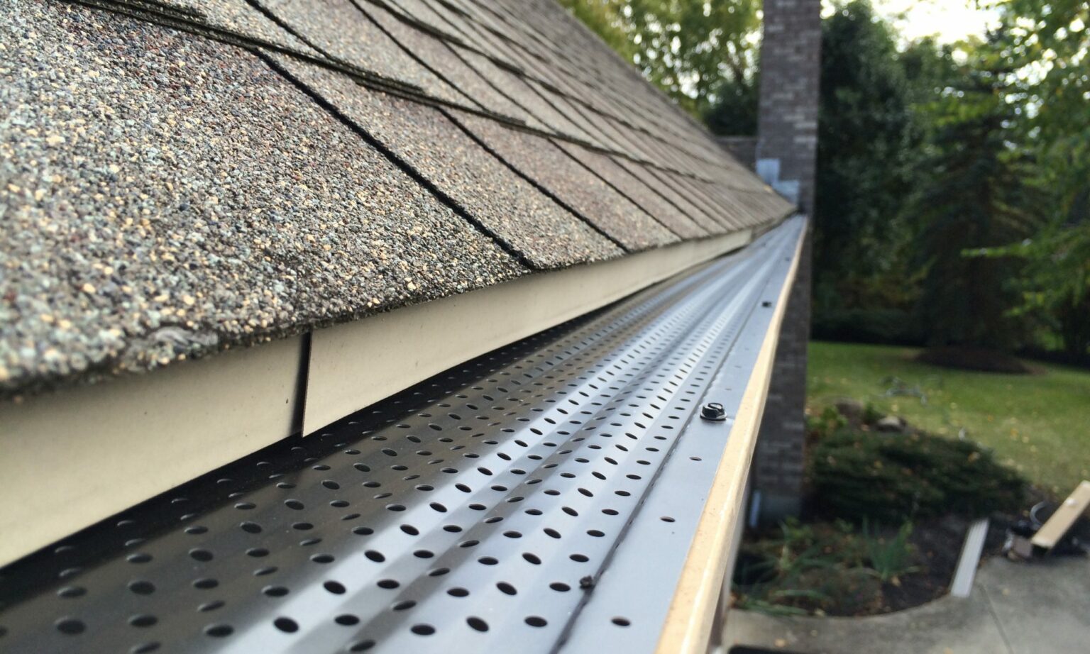 5 of the Best Gutter Guards Pros and Cons and Their Prices Modern