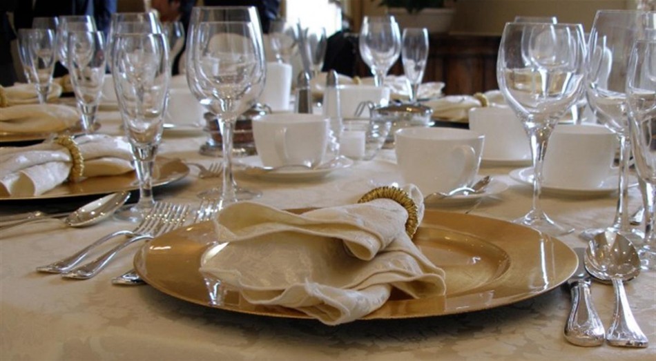 How to Set Your Dining Table For An Elegant Dinner ... (950 x 523 Pixel)