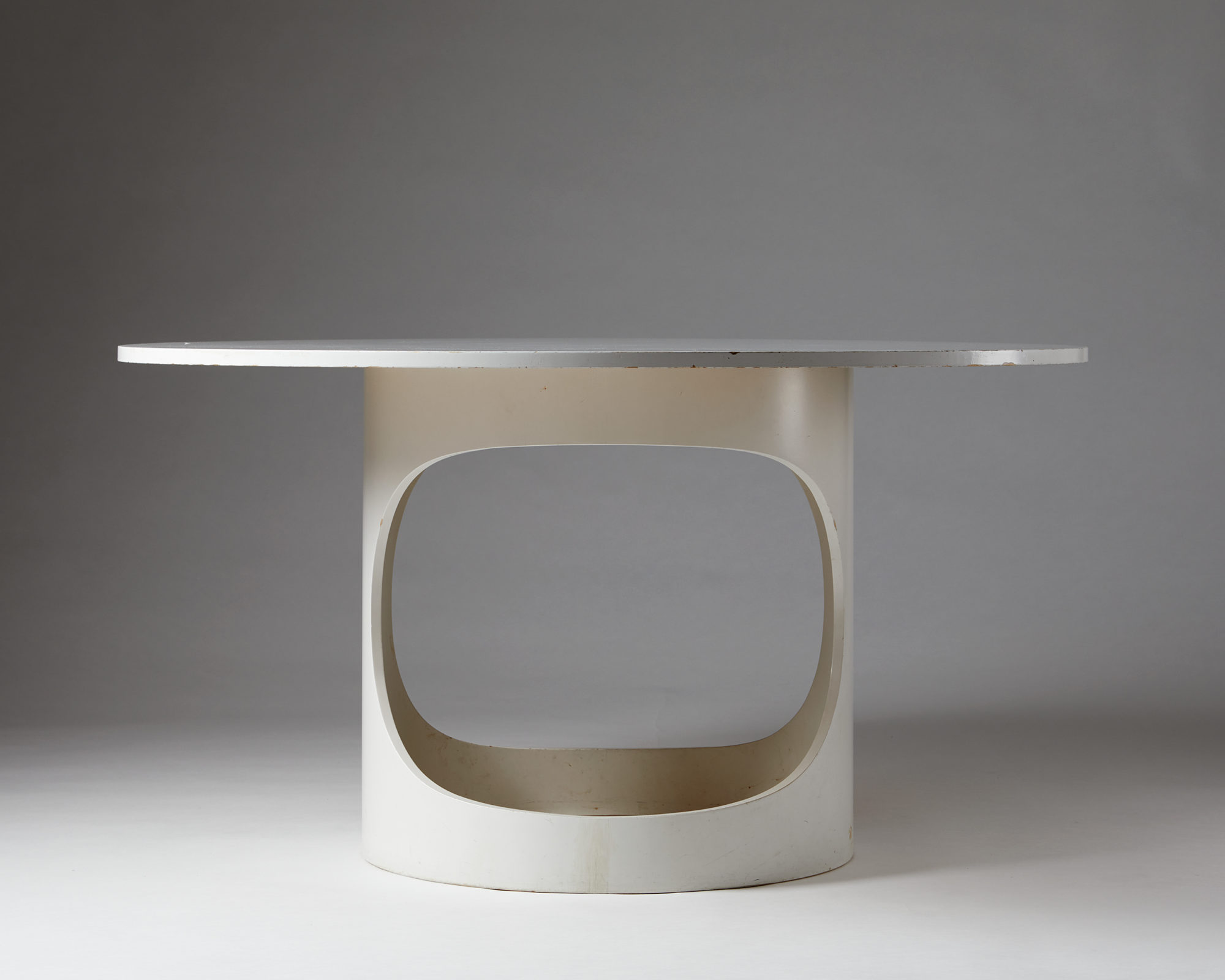 Dining table, "Pre Pop" designed by Arne Jacobsen, — Modernity