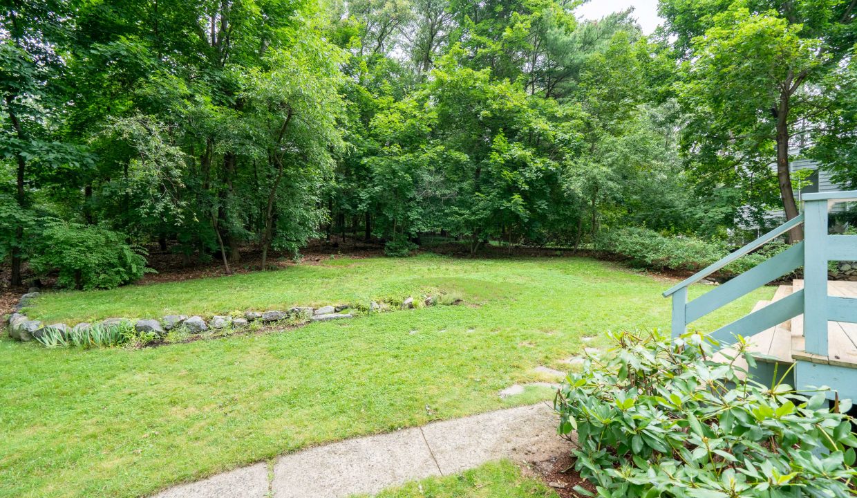 Location! Sprawling Lexington Ranch in Ideal Location