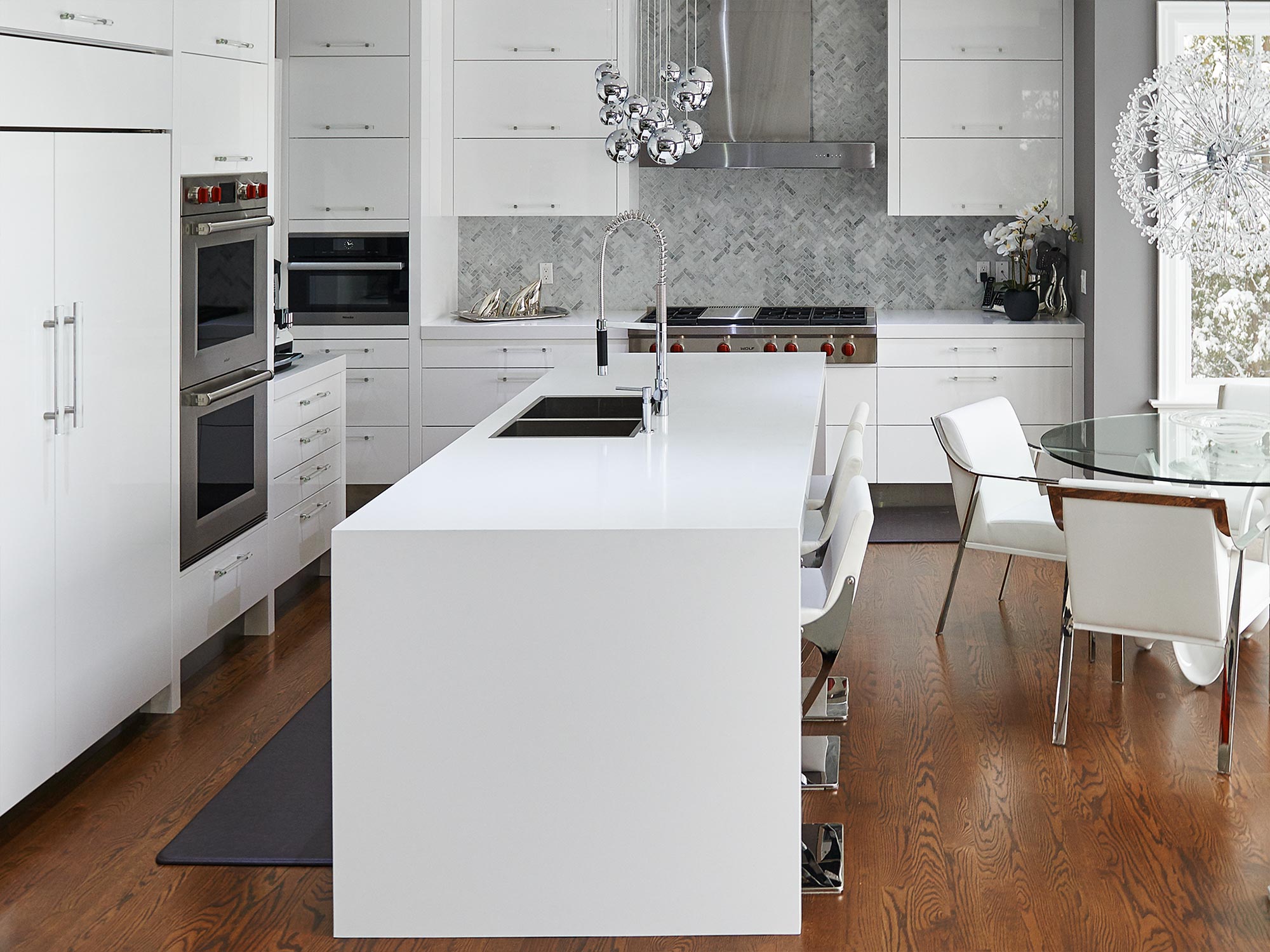 High gloss white kitchen for kitchen in Etobicoke