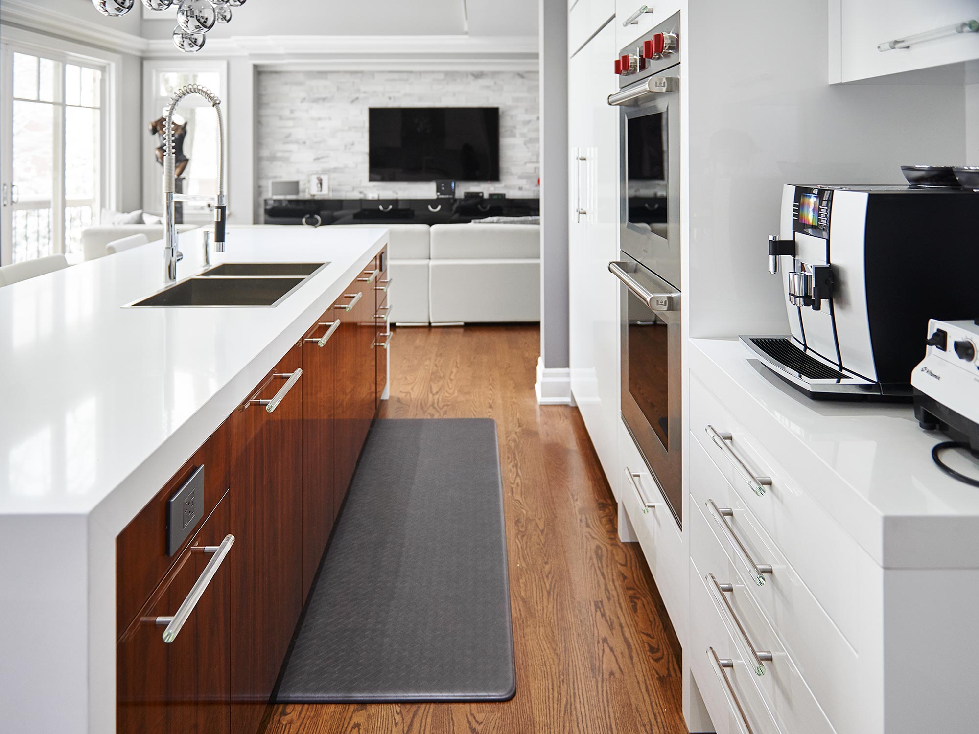 High gloss white kitchen for kitchen in Etobicoke