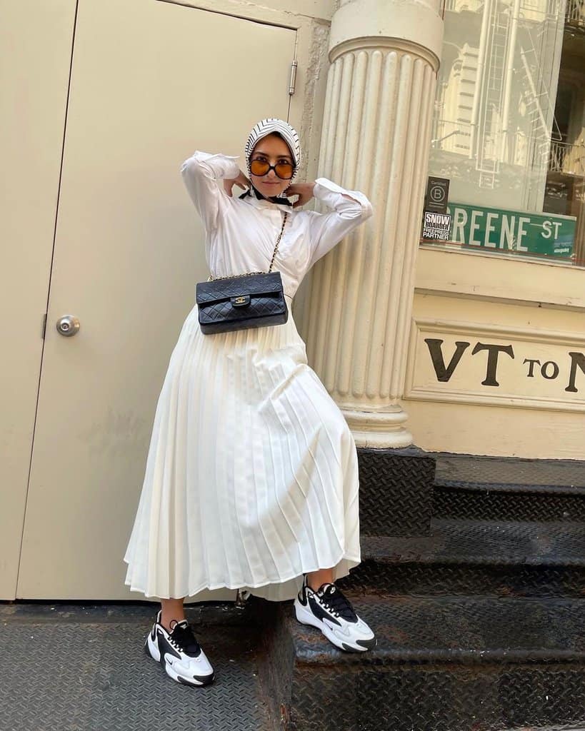 How To Wear Oversized Shirts Stylishly [9 Outfit Ideas]