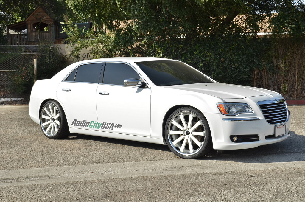 Chrysler 300 Custom Wheels 22X9.0, Et , Tire Size 265/30 R22. 22X10.5 Et