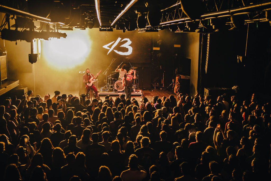 LOVELESS AXIS CLUB (TORONTO) MODO LIVE