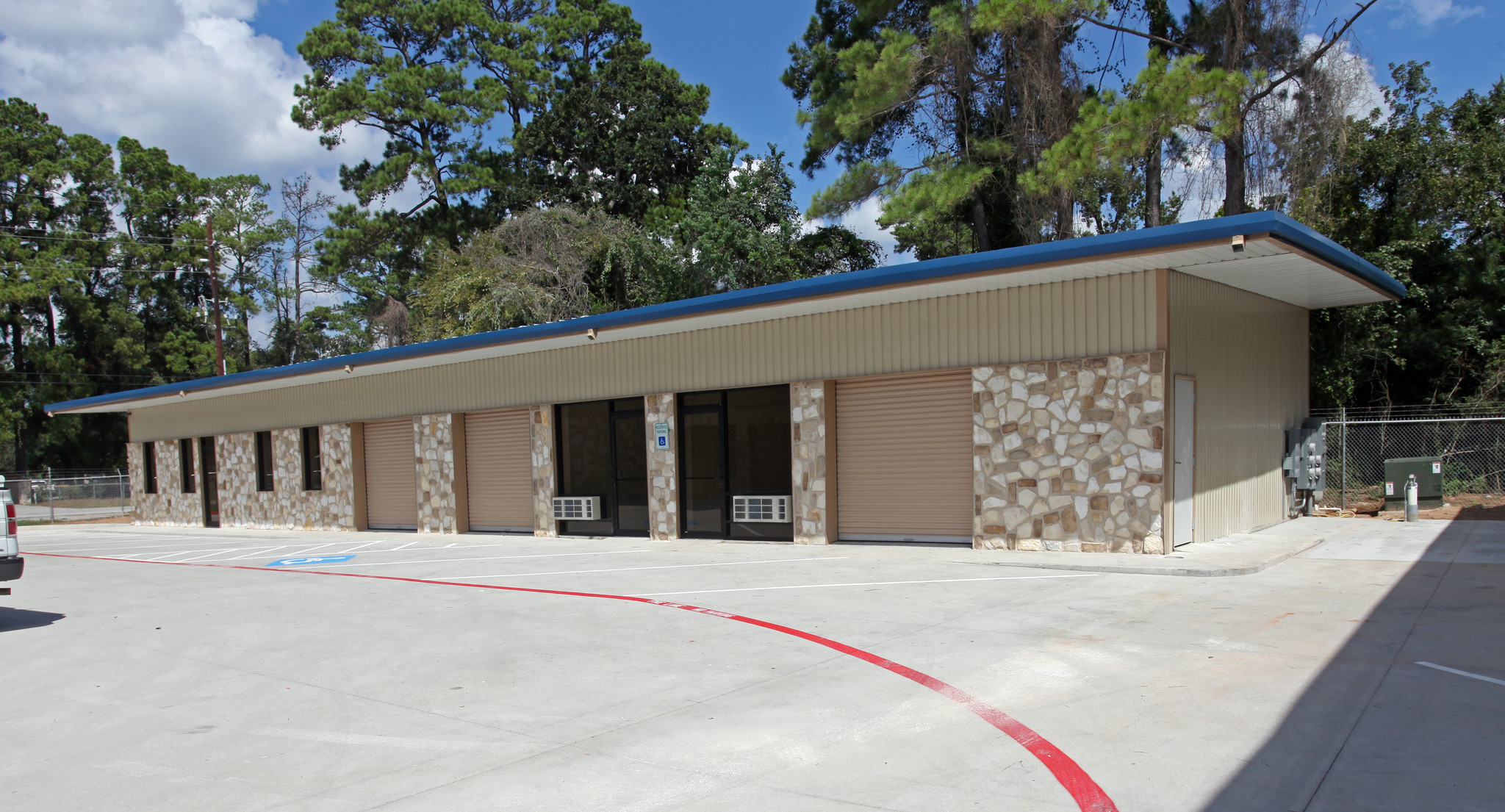 Office Warehouse For Rent and Lease Woodlands and Magnolia Texas