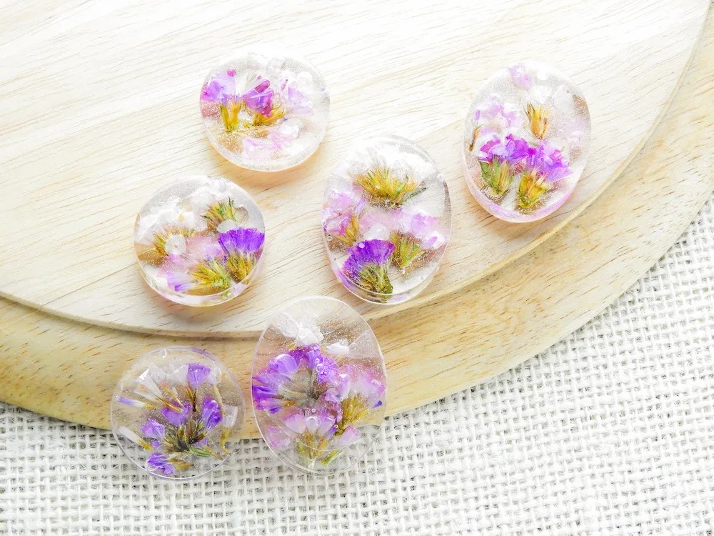 Dried Flowers in Resin How to Preserve Them Mod Podge Rocks