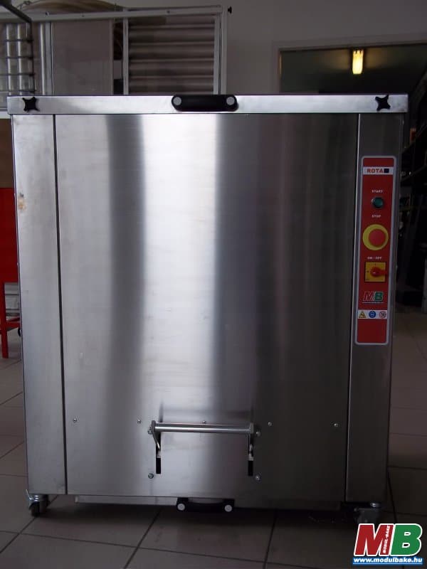 Baking tray cleaner machine for bakeries