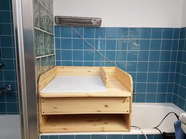 Wickelaufsatz für Badewanne aus Massivholz mit