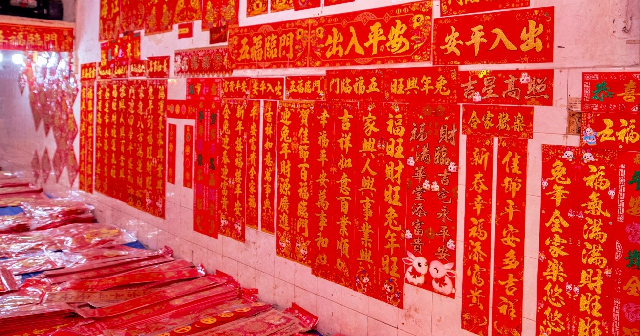 Photos of the Week Home Decoration Accessories on Sale on Streets and