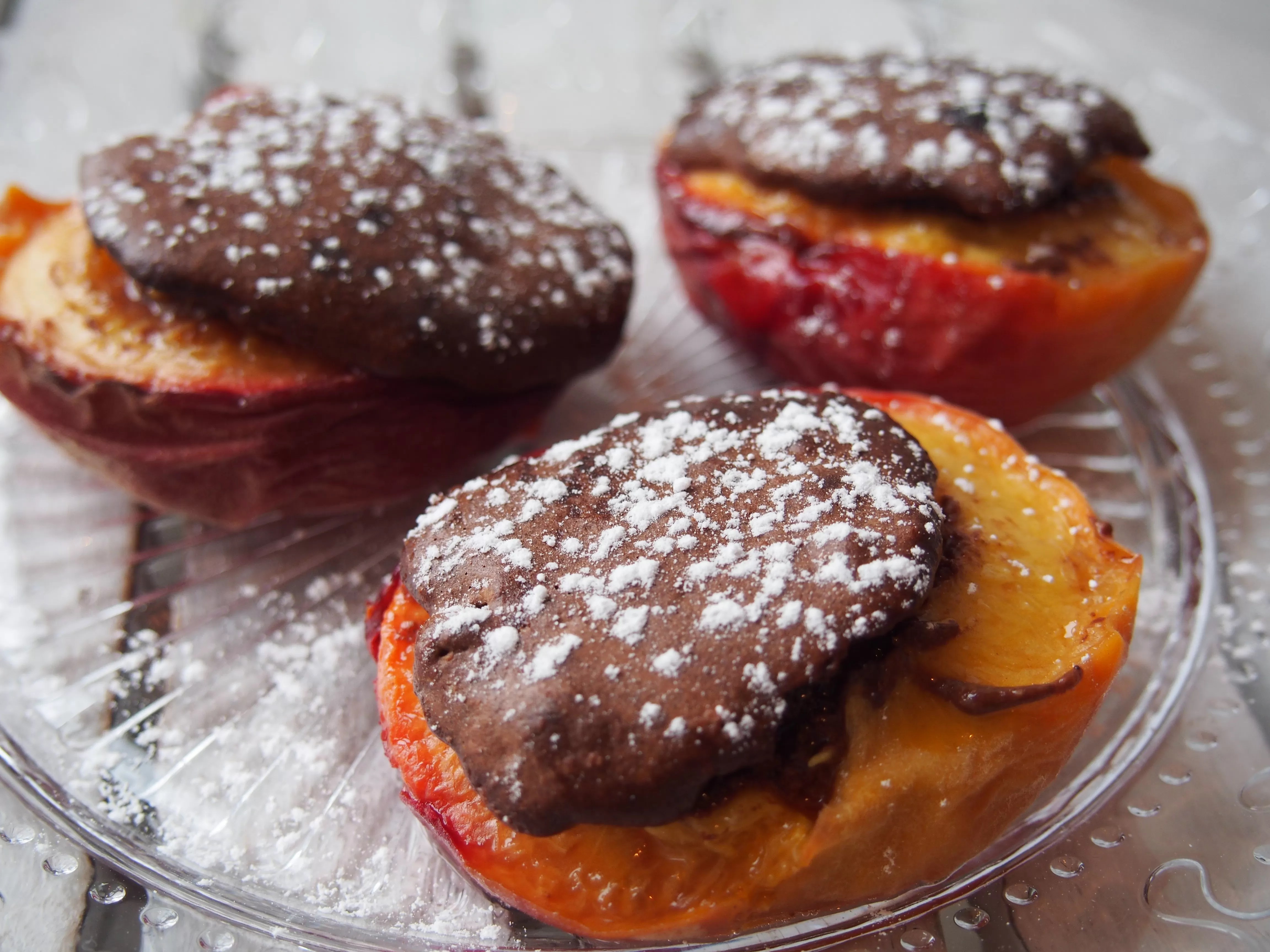 Le pesche ripiene uno dei dessert tipici della cucina piemontese