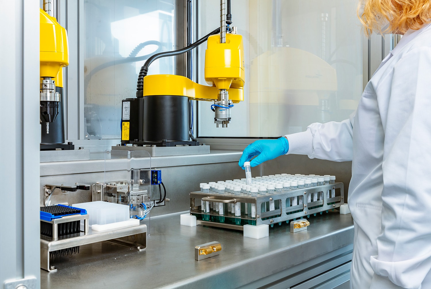 MolGen Showcases Automated High Throughput Laboratory Solutions at the