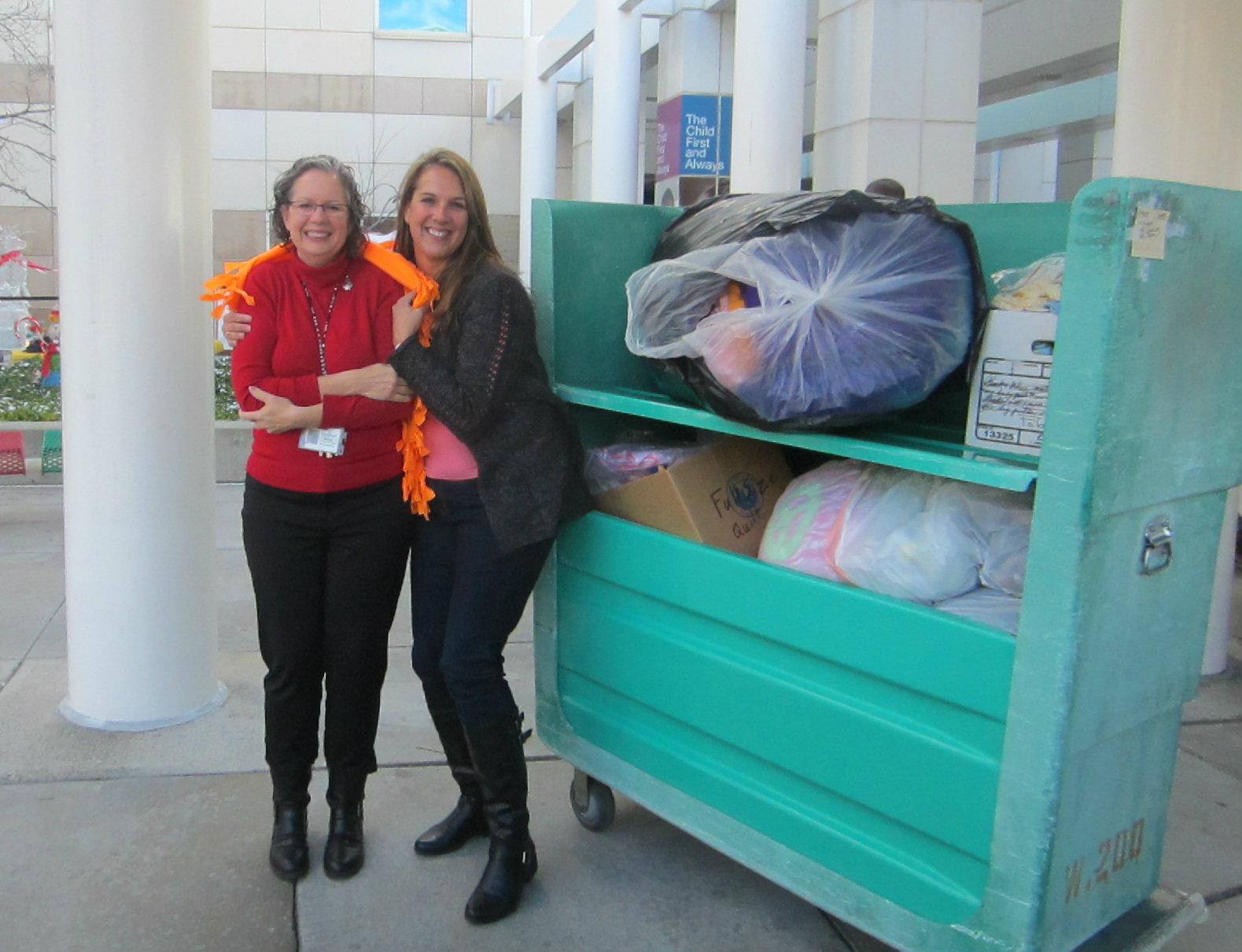 Service Utah Families Tie Blankets to Give to Children's HospitalMom