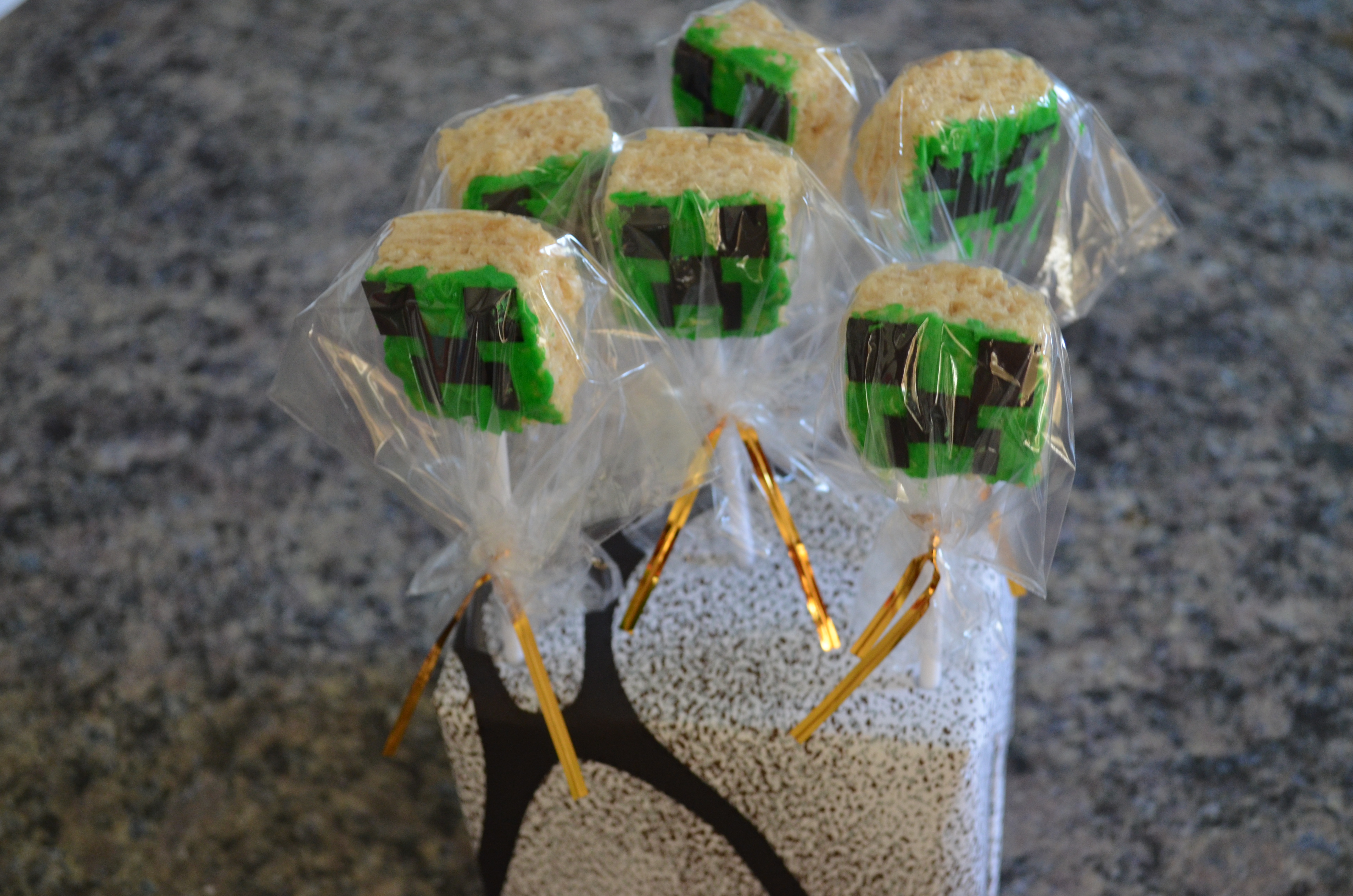 Minecraft Birthday Party Favors Mom it ForwardMom it Forward