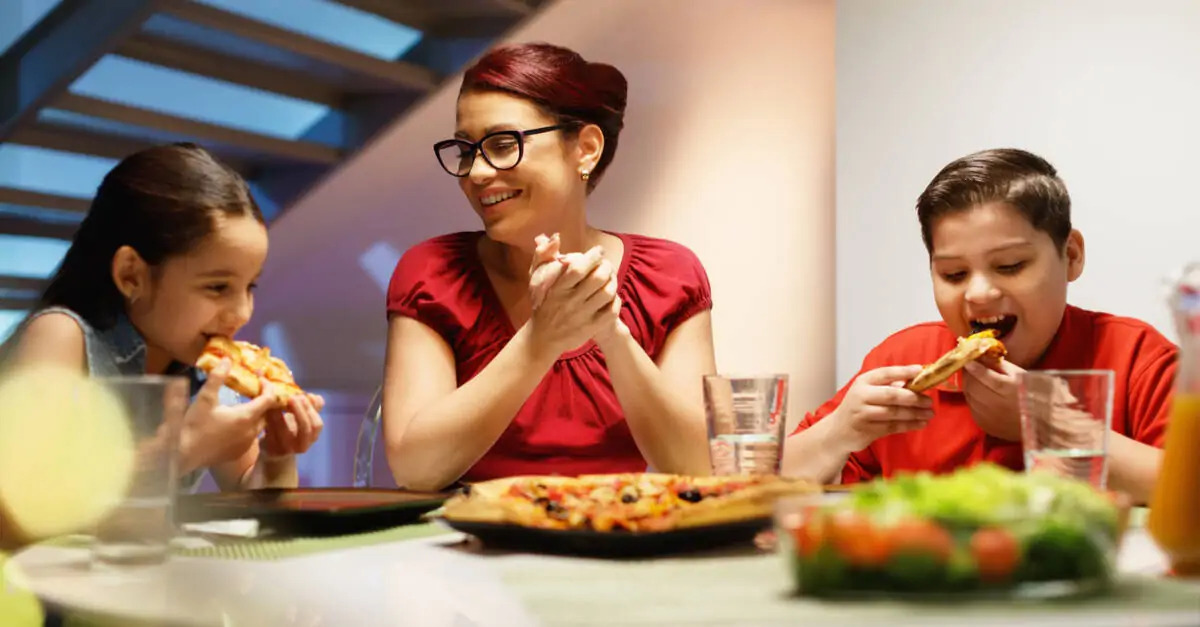 This Is How to Throw the Best Family Pizza Night Mommybites