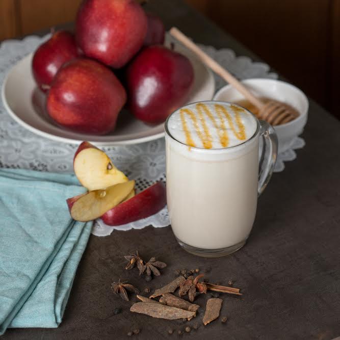 I tried the The Coffee Bean Tea Leaf Honey Apple Chai Tea Latte Mommy