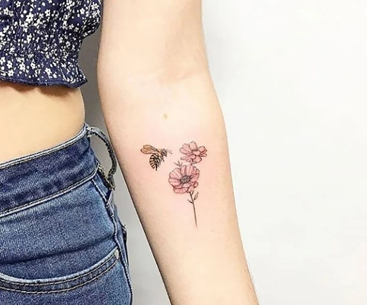 18 Bee Tattoo Design Ideas For Women - Mom's Got The Stuff 625_x_750_jpg