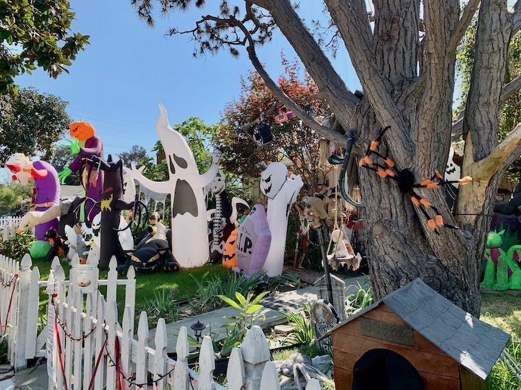 Where To See Halloween Decorations and Haunted Houses Around Los Angeles