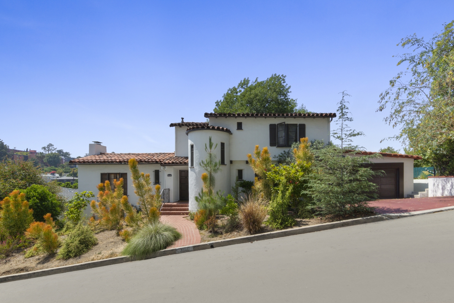 3037 Angus Street Mona Ghossein