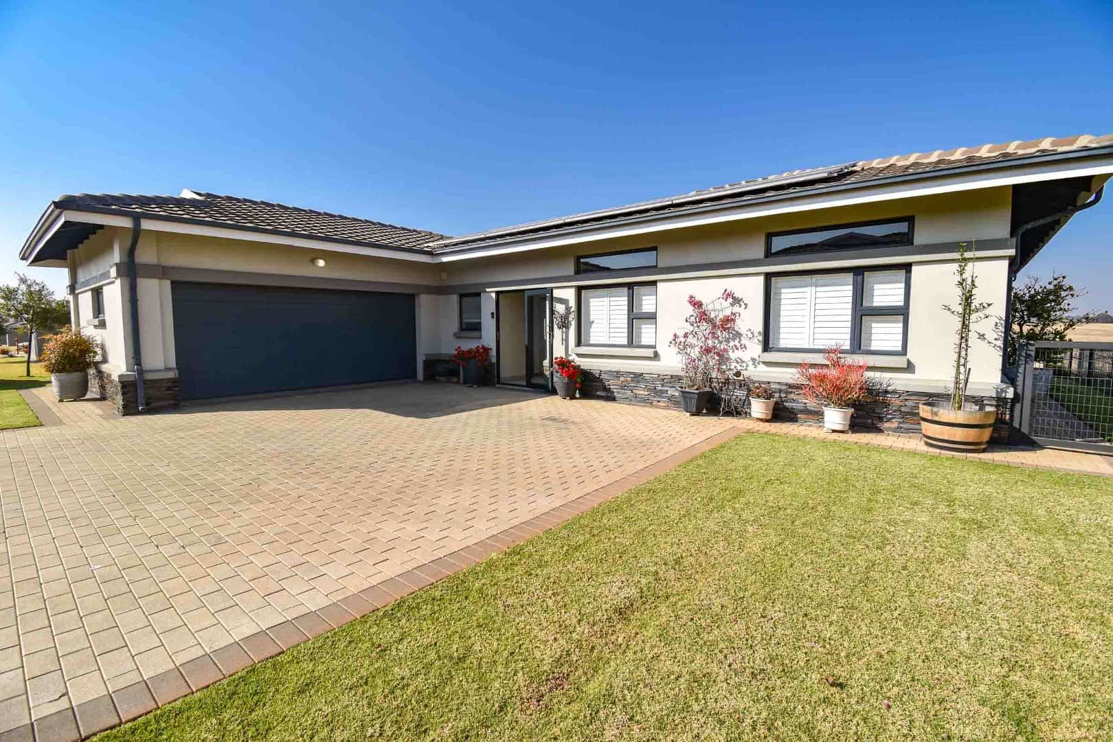 1059 3 Bedroom Simplex in Eastlands Mature Lifestyle Estate